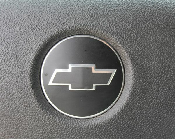 Steering Wheel Bowtie Overlay Decal - 07-14 Suburban