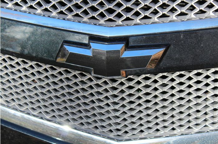 Bowtie Overlay Decal - 09-12 Traverse